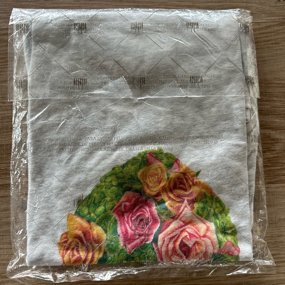 NEW - CABI Limited Edition Botanical Tee Size XSmall - Picture 5 of 5